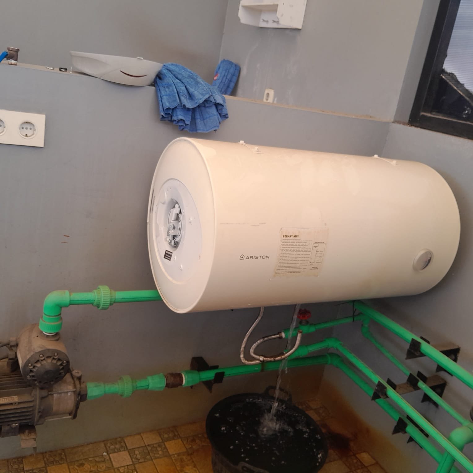 Perbaikan kerusakan water heater Ariston